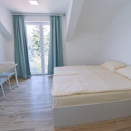 Milutinn-tresnja アパート ソコバニャ