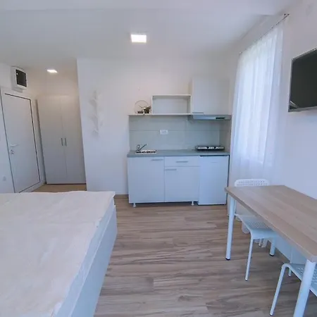 アパート Milutinn-tresnja