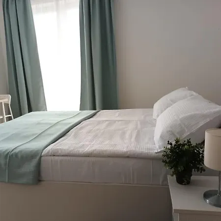 アパート Milutinn-tresnja ソコバニャ