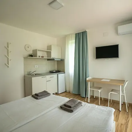 Milutinn-tresnja アパート