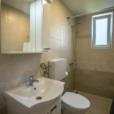 アパート Milutinn-tresnja