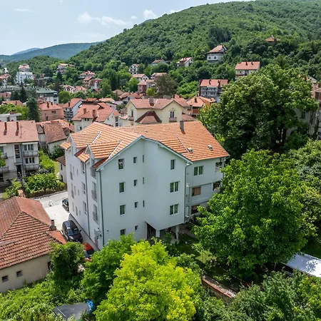 Milutinn-tresnja アパート *