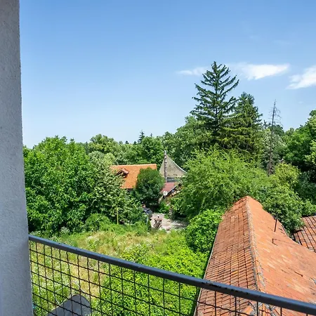 Milutinn-tresnja アパート