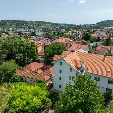 アパート Milutinn-tresnja