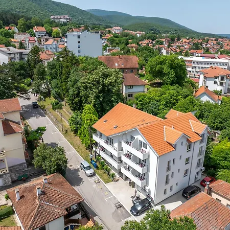 Milutinn-tresnja アパート *