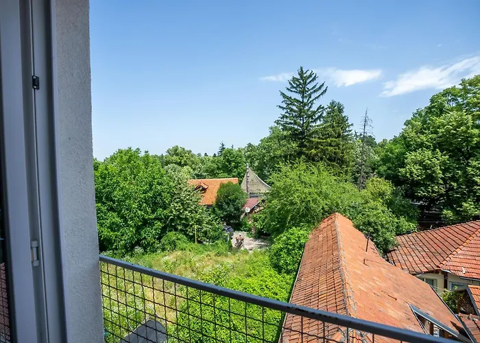 Milutinn-tresnja 아파트